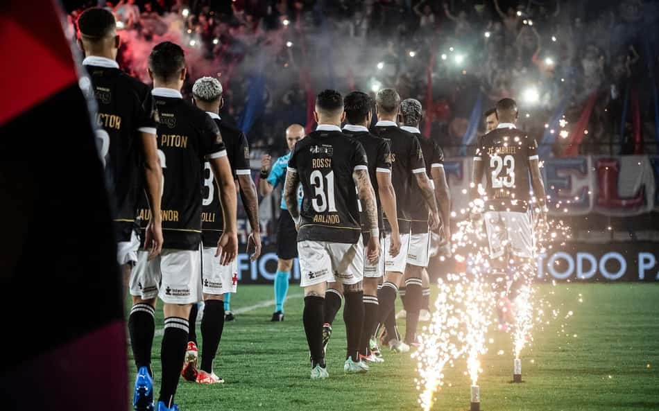 Vasco 'estreia' oficialmente em 2024 com dúvidas no esquema tático e lacunas no elenco