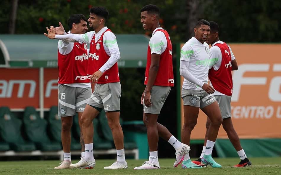 Palmeiras encerra preparação para pegar o Santos com dúvida no ataque