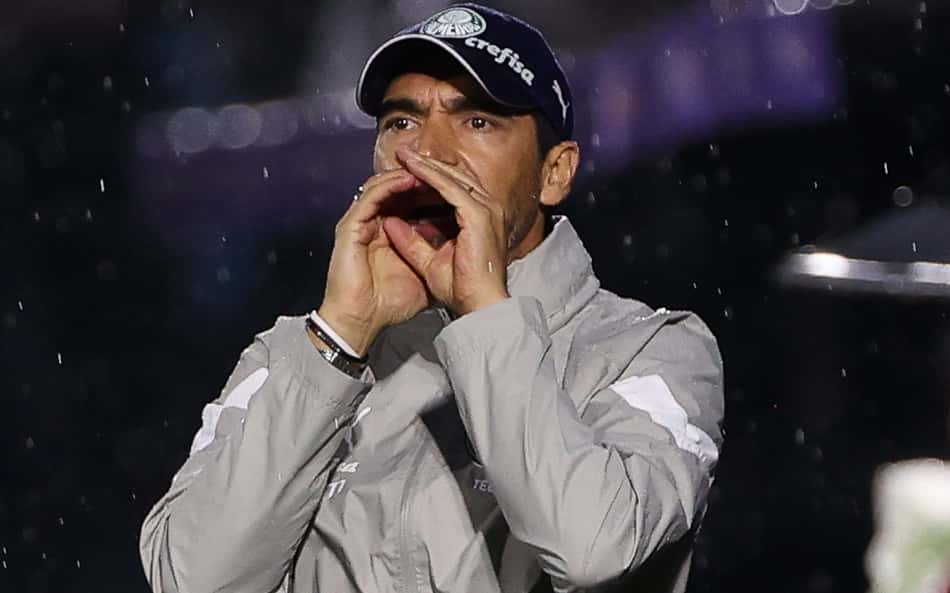 Abel Ferreira enaltece base do Palmeiras após vitória sobre o Bragantino: 'Cobro igual'
