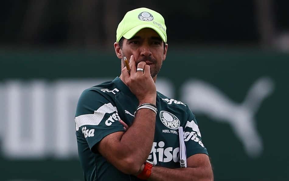 Saiba o 'livro misterioso' que originou o discurso de Abel Ferreira em festa do Palmeiras