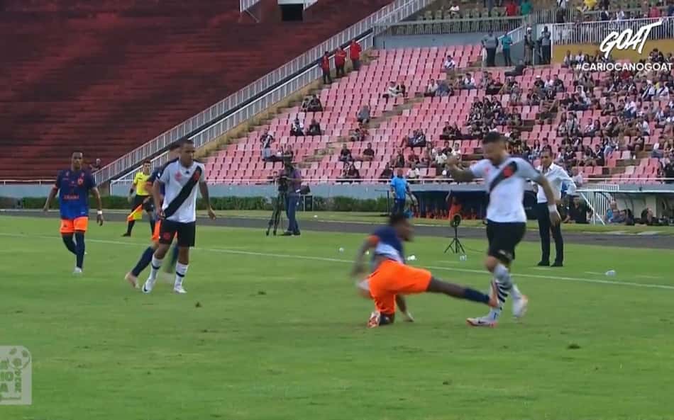 Nova Iguaçu x Vasco: Rossi sofre carrinho violento, arbitragem não marca falta e revolta vascaínos