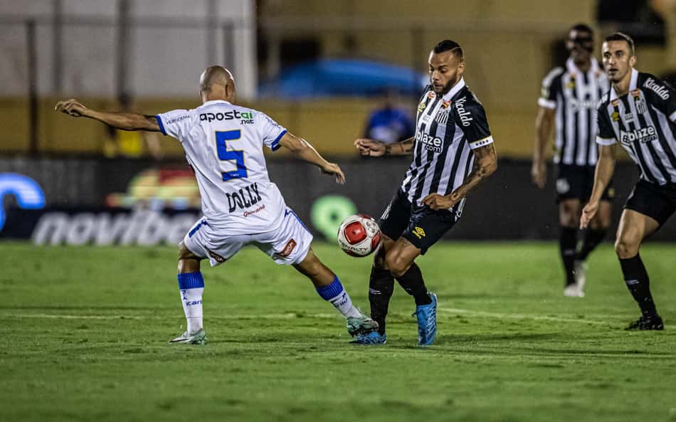 Santos 'acorda' no segundo tempo e vence o Água Santa no Paulistão