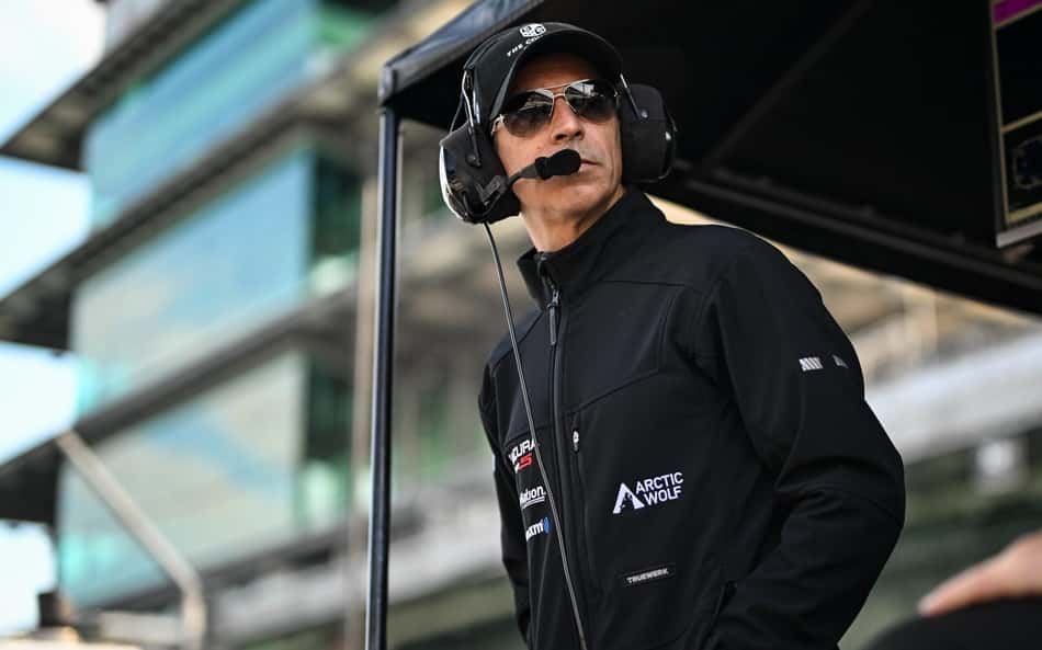 Papo com Castroneves: 'Agenda cheia em janeiro'