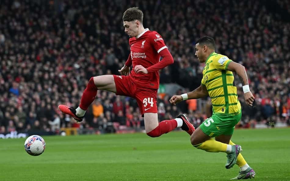 Liverpool goleia time de ex-São Paulo em primeiro jogo após 'despedida' de Klopp