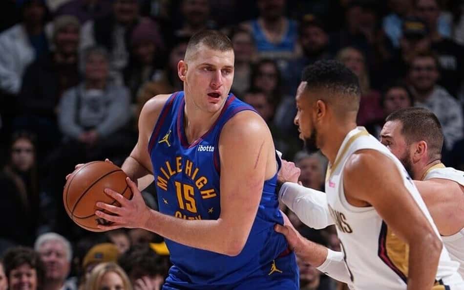 Com triplo-duplo de Nikola Jokic, Nuggets domina Pelicans
