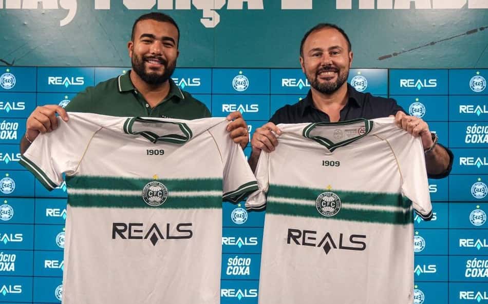 Rafael-Borges-Country-Manager-da-Reals-e-Carlos-Amodeo-CEO-do-Coritiba-SAF-Foto-Gabriel-Tha-Coritiba-aspect-ratio-512-320