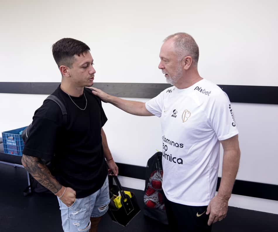 Rodrigo-Garro-Mano-Menezes-Corinthians-Talleres