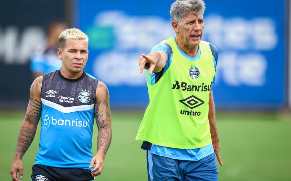 Soteldo veste a camisa 7 e elogia Renato Portaluppi: 'Queria ser treinado por ele'