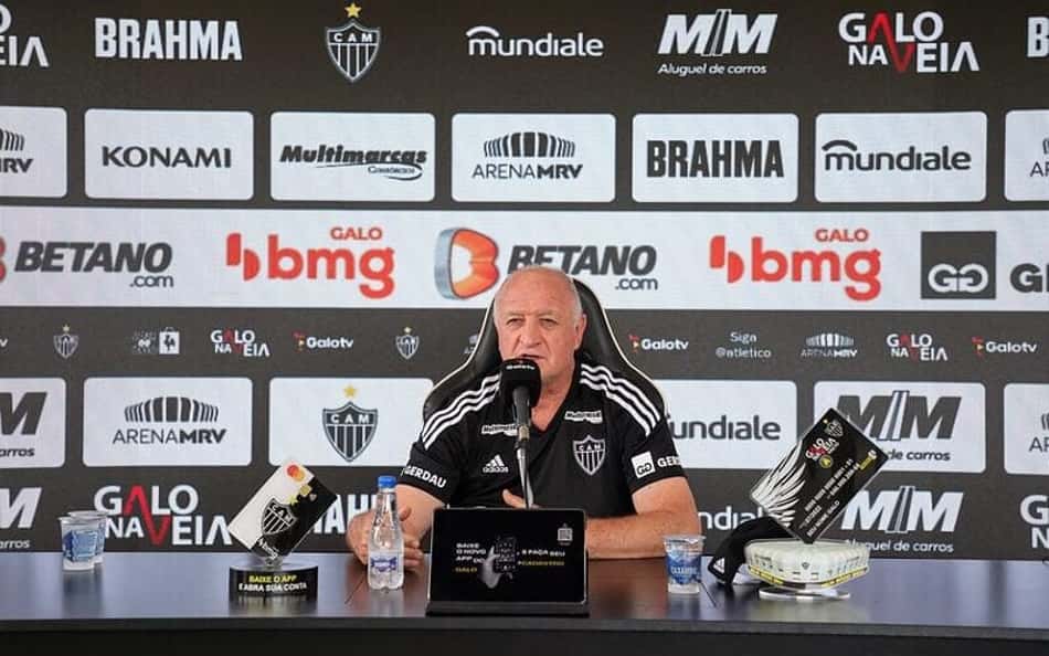 Felipão analisa Atlético-MG no mercado: 'Satisfeito com elenco'