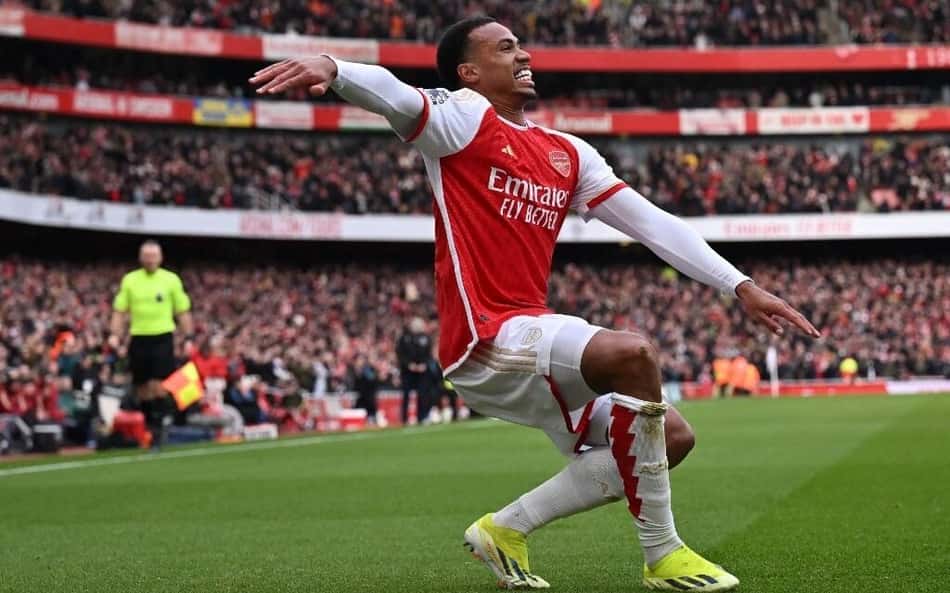Brilho dos 'Gabriéis': Magalhães e Martinelli marcam, Jesus dá assistência, e Arsenal goleia o Crystal Palace pela Premier League