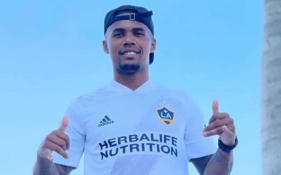 Imprensa americana repercute saída de Douglas Costa para o Fluminense: 'Torcida não sentirá saudades'