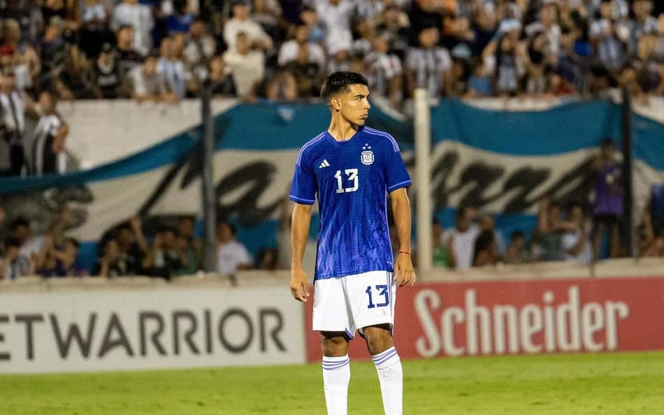 Vasco retoma negociação por Juan Sforza e aguarda aval do Newell's Old Boys para fechar contratação