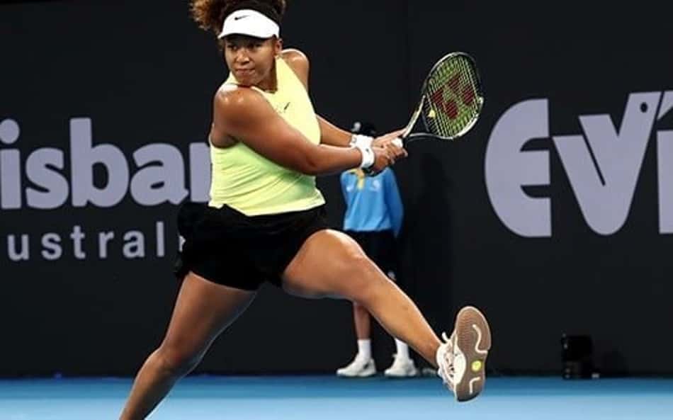 Osaka brilha no retorno às quadras em Brisbane