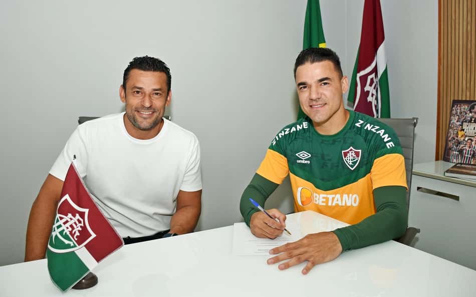 Goleiro Felipe Alves é anunciado como novo reforço do Fluminense para 2024