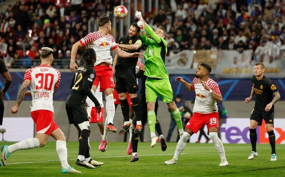 Em coletiva, Carlo Ancelotti rasga elogios a Lunin após vitória do Real Madrid: 'O melhor jogo que eu já vi ele fazer'
