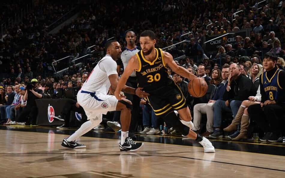 Clippers bate Warriors em virada incrível, apesar de recorde de Stephen Curry