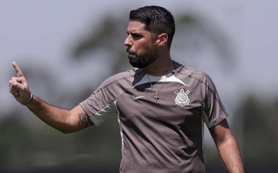 !AO VIVO! Assista à coletiva de António Oliveira, novo técnico do Corinthians