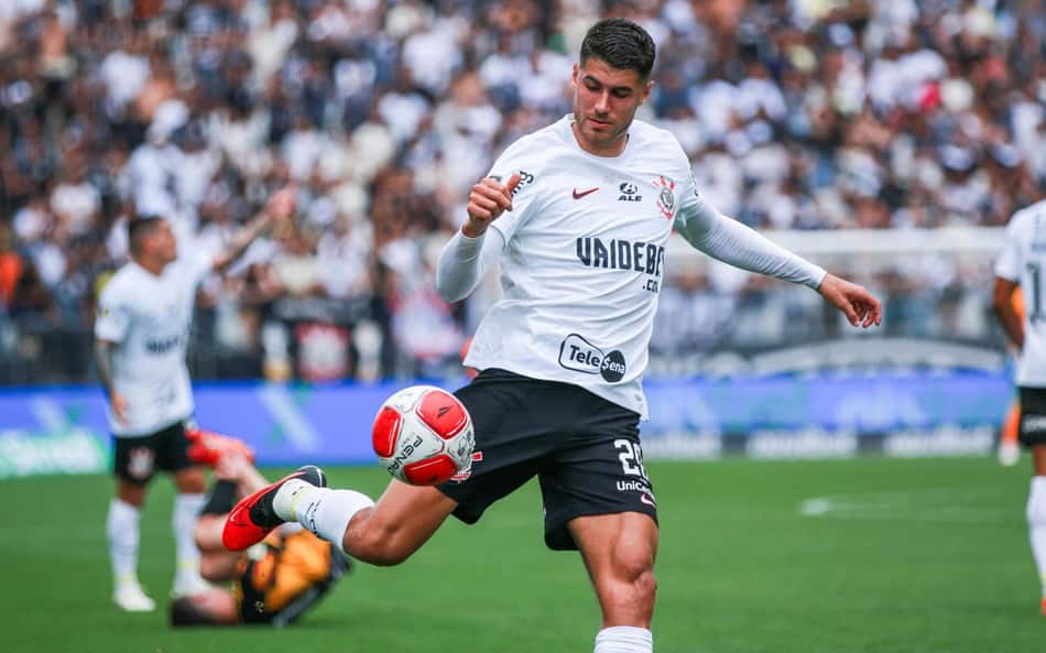 Web enlouquece com lesão de Pedro Raul, do Corinthians: 'Sai, zika'