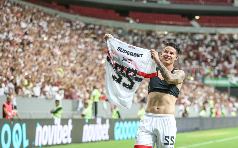 Torcida vai à loucura com retorno de James ao São Paulo: 'A redenção começou'