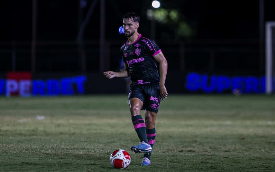 Meia do Fluminense, Martinelli abre o jogo sobre interesse da Europa e projeta duelo com a LDU: 'Entrar com faca afiada'