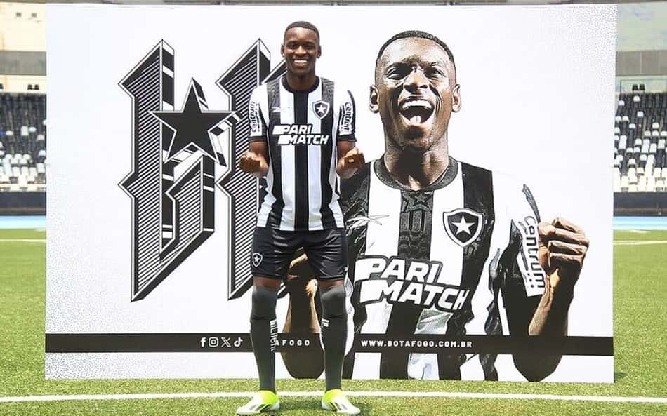 Luiz Henrique abre o coração em apresentação no Botafogo: 'Choramos muito, sinto orgulho'