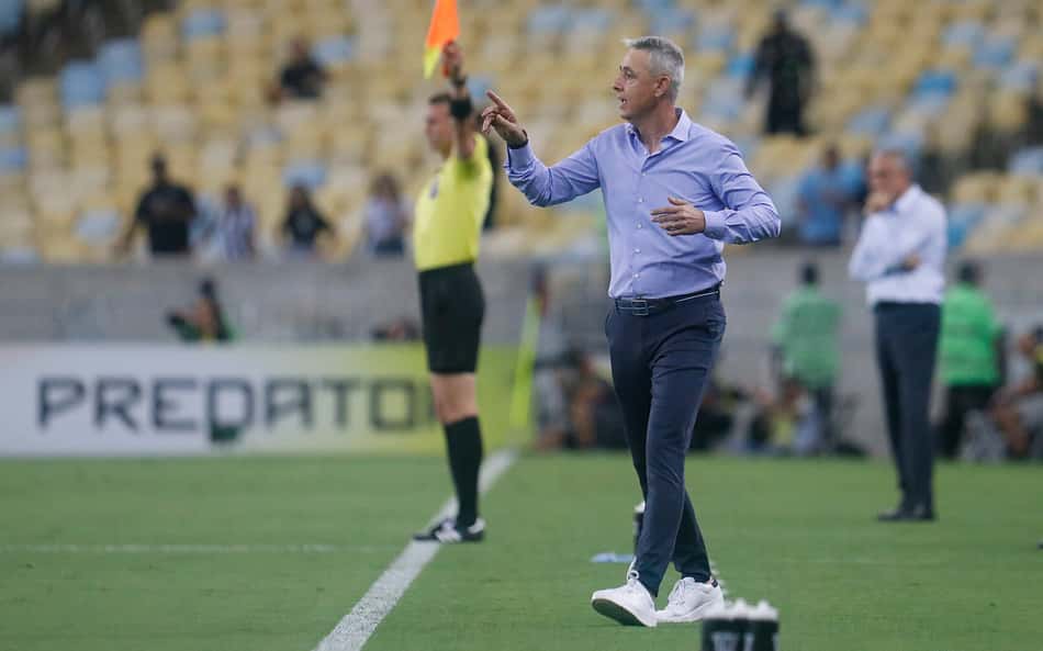 Tiago Nunes analisa contexto e elogia atuação do Botafogo: 'Caminhando bem'