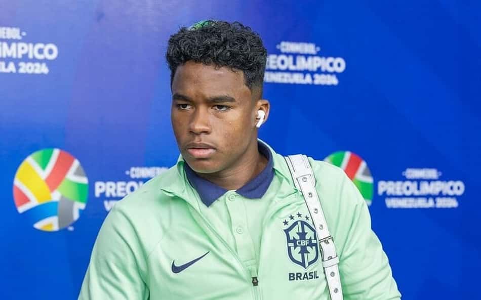 Família de Endrick é alvo de racismo em Brasil x Venezuela, no Pré-Olímpico: 'Desculpa, pai'