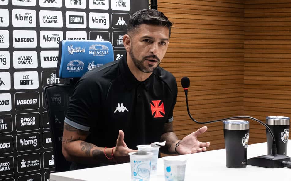 Auxiliar do Vasco reclama de gramado do confronto com Marcílio Dias: "Impossível de jogar"