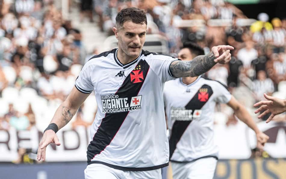 Mesmo com vitória, Vegetti faz apelo sobre situação do Vasco