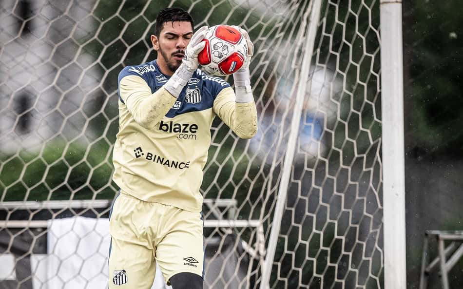 João Paulo supera obstáculos no Santos e desabafa sobre reformulação: 'Não é fácil'