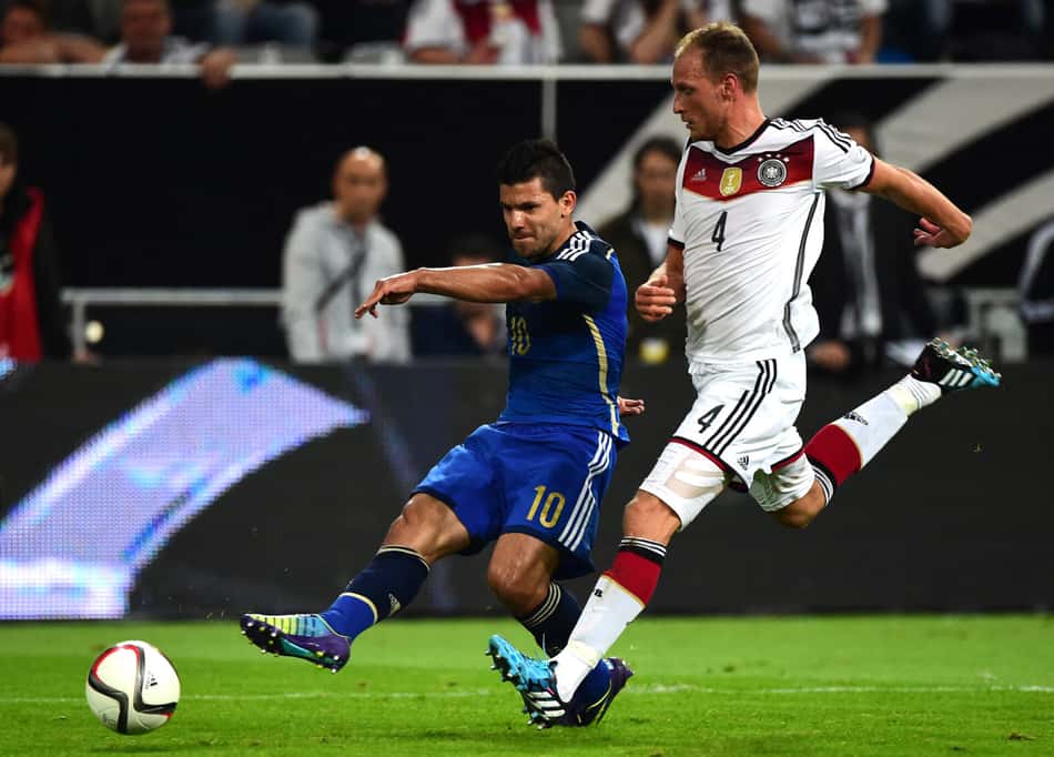 Benedikt Howedes e Sergio Aguero