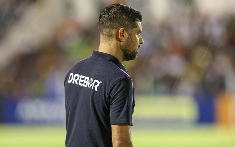 Impasse com Mano e Cuiabá 'trava' estreia de António Oliveira no Corinthians