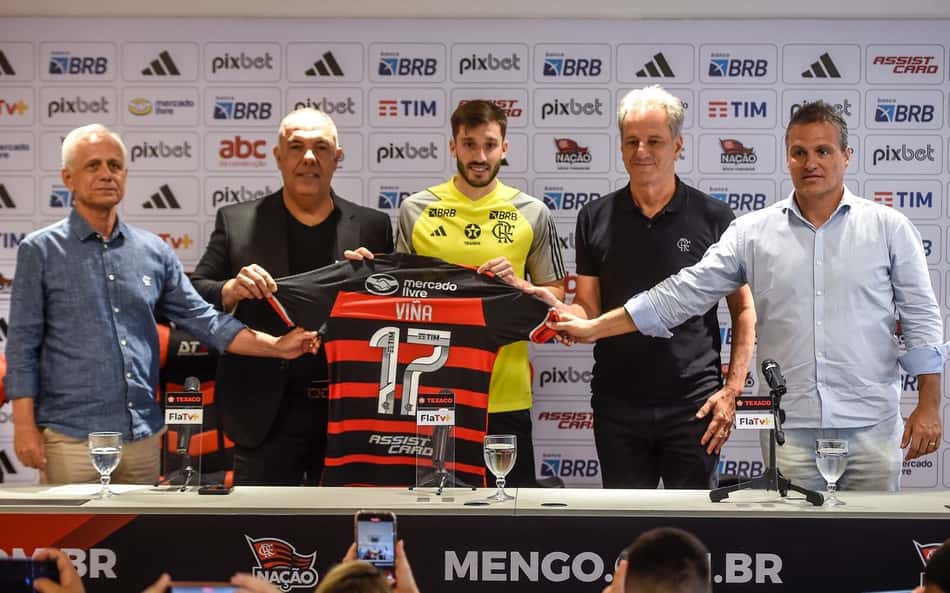 Dirigentes do Flamengo comentam sobre chegada de Léo Ortiz e criticam calendário brasileiro: 'Sem solução'