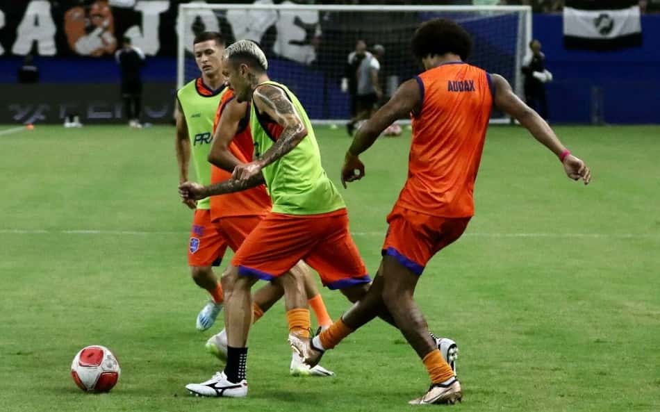 Web reage a grave lesão de jogador do Audax no Carioca: 'Isso só acontece em jogos do Vasco'