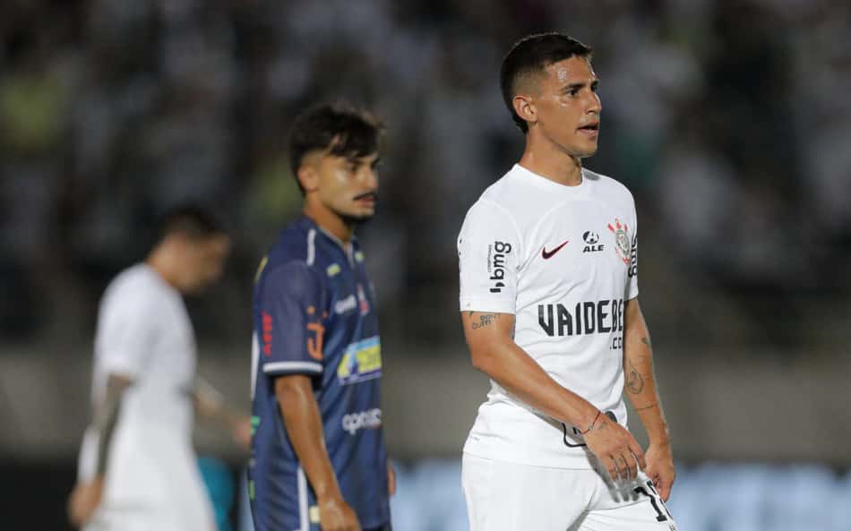 Torcida do Corinthians perde a paciência com Rojas: 'Acha que é o CR7'