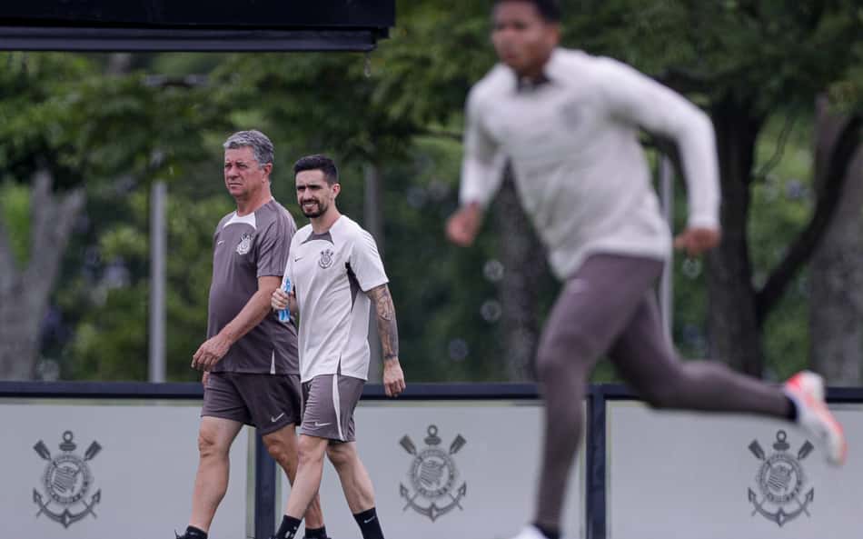 Igor-Coronado-Walmir-Cruz-Corinthians-scaled-aspect-ratio-512-320