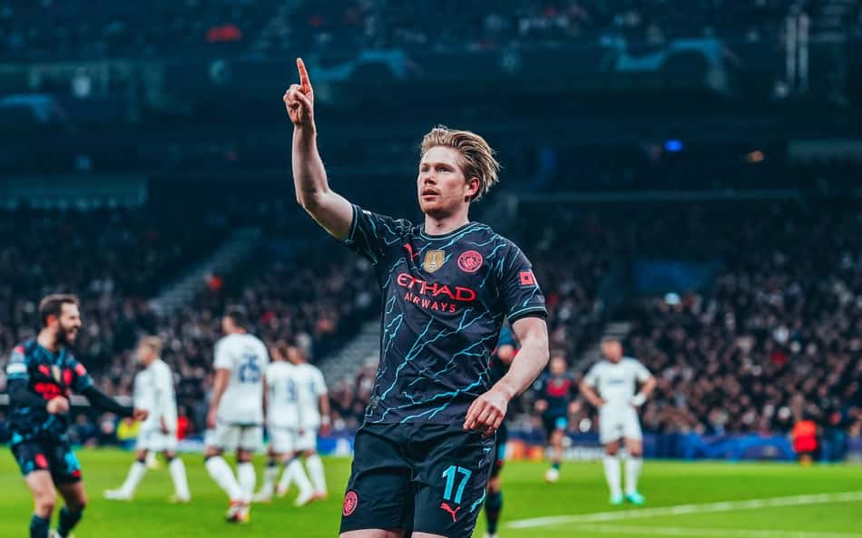 Web vai à loucura com show de De Bruyne em vitória do City pela Champions: 'Gênio da bola'