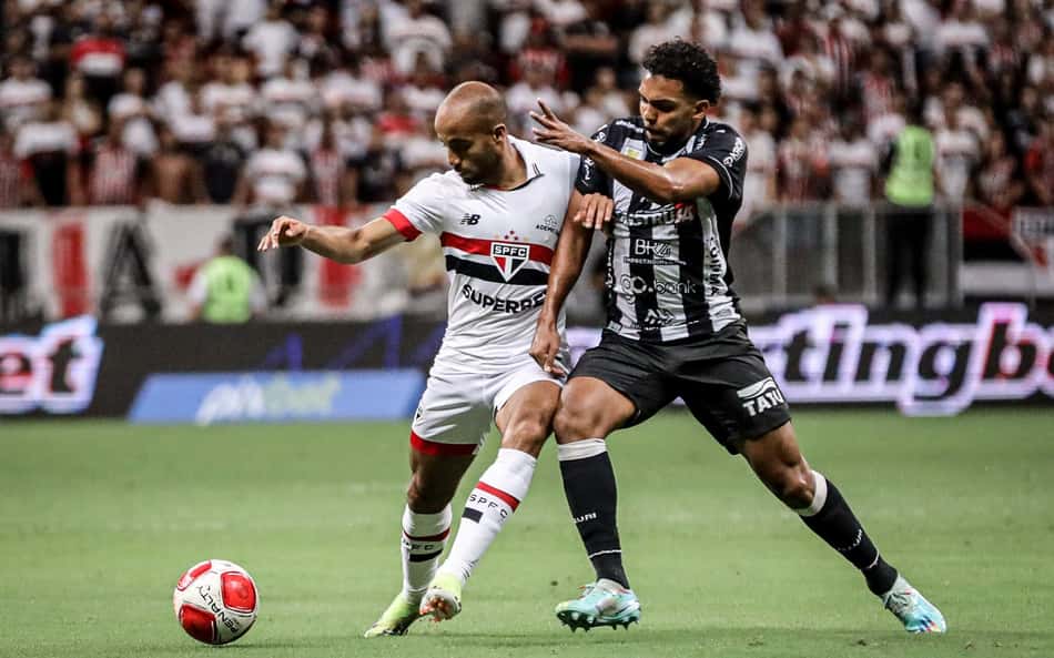 Internet reage ao primeiro tempo de Lucas, do São Paulo: '90% do time'