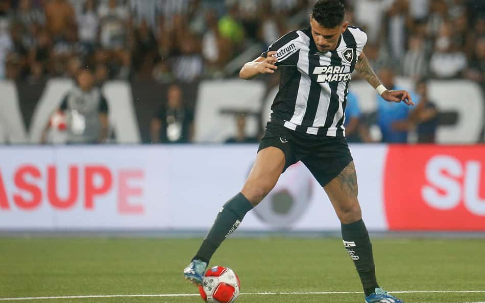 Web reage a pênalti perdido por Tiquinho pelo Botafogo na Libertadores: 'Manda embora'