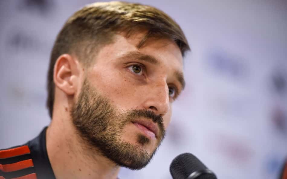 Apresentado no Flamengo, Viña revela motivo por ter voltado ao Brasil: 'Vim para ganhar'