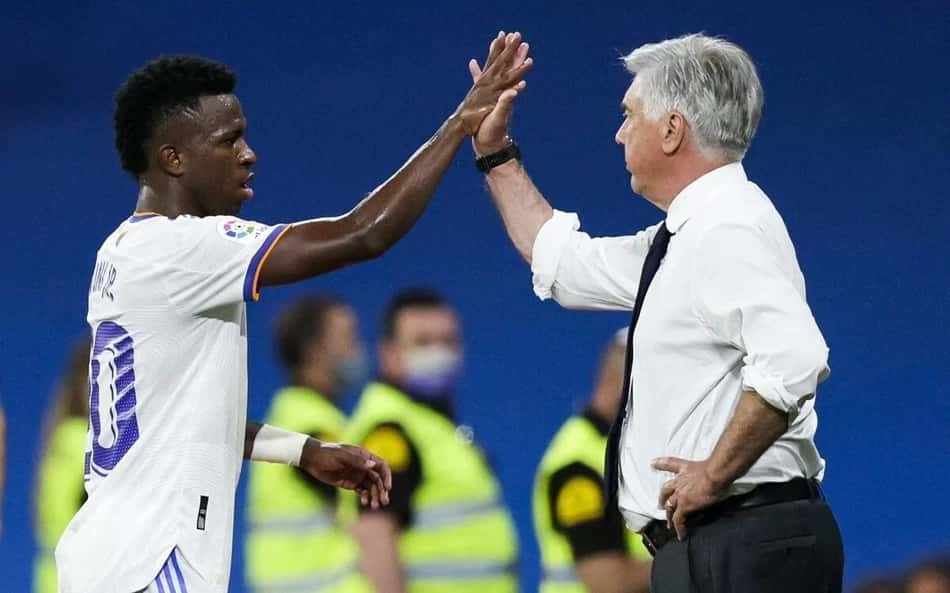 Ancelotti se derrete por Vini Jr. após goleada do Real Madrid: 'É o melhor do mundo'