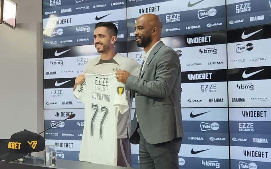 Reforço do Corinthians, Coronado explica trajetória alternativa no futebol e afirma: 'não sou de falar muito, mas sou de entregar tudo'