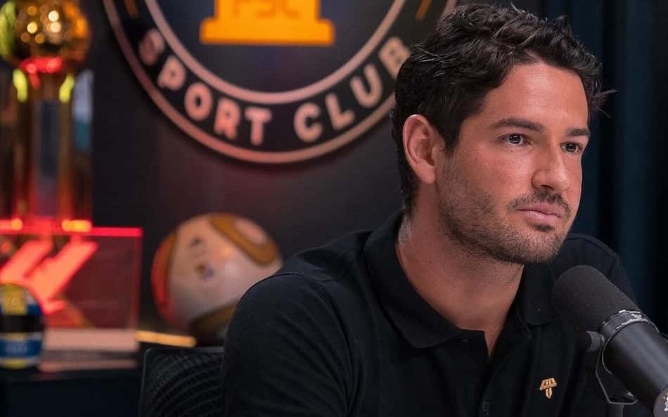 Alexandre Pato expõe 'mágoa' com Tite e critica 'exposição' no livro do treinador