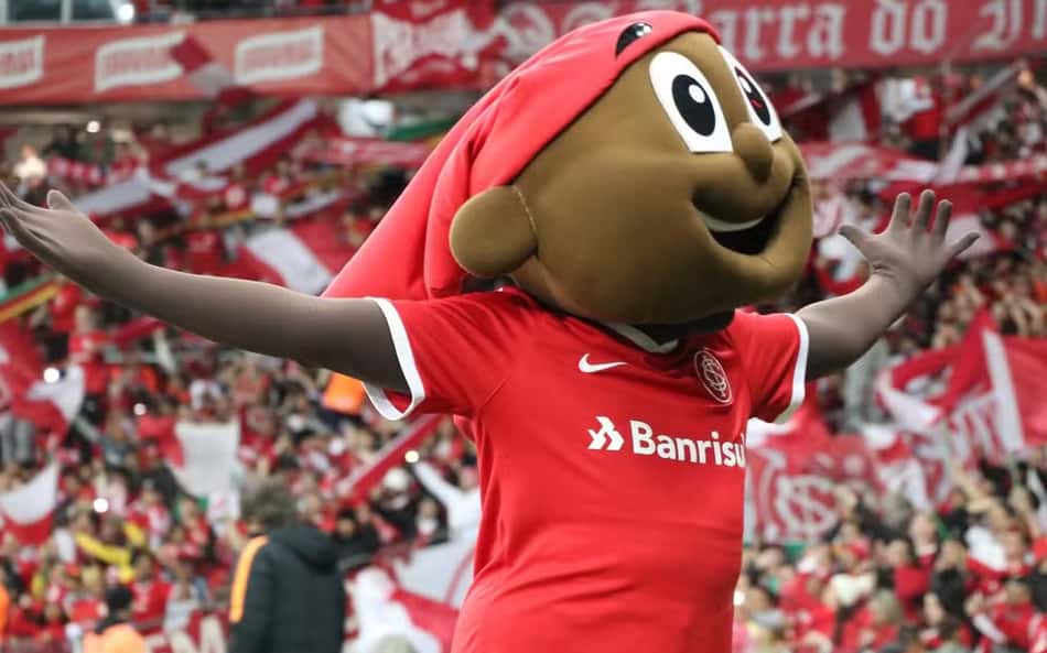 Intérprete do mascote do Internacional presta depoimento sobre suspeita de importunação sexual à jornalista