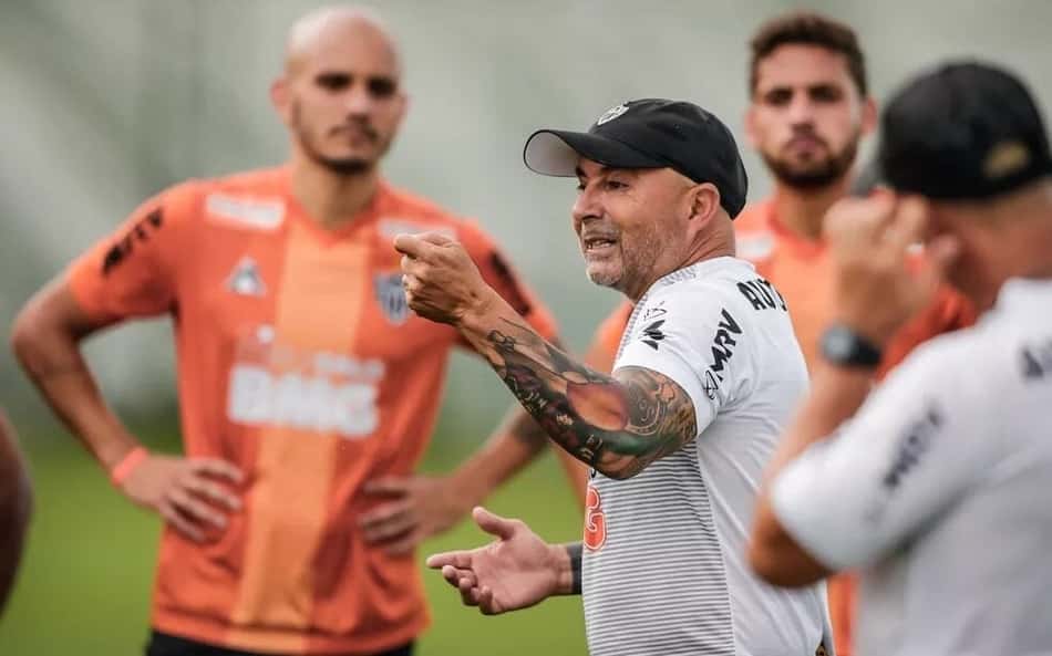 Fábio Santos detona Sampaoli no Atlético-MG: 'Insuportável'
