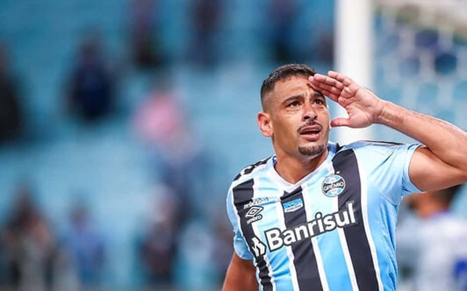 Ídolo de muitos clubes, Diego Souza anuncia aposentadoria dos gramados: 'Foi bom'