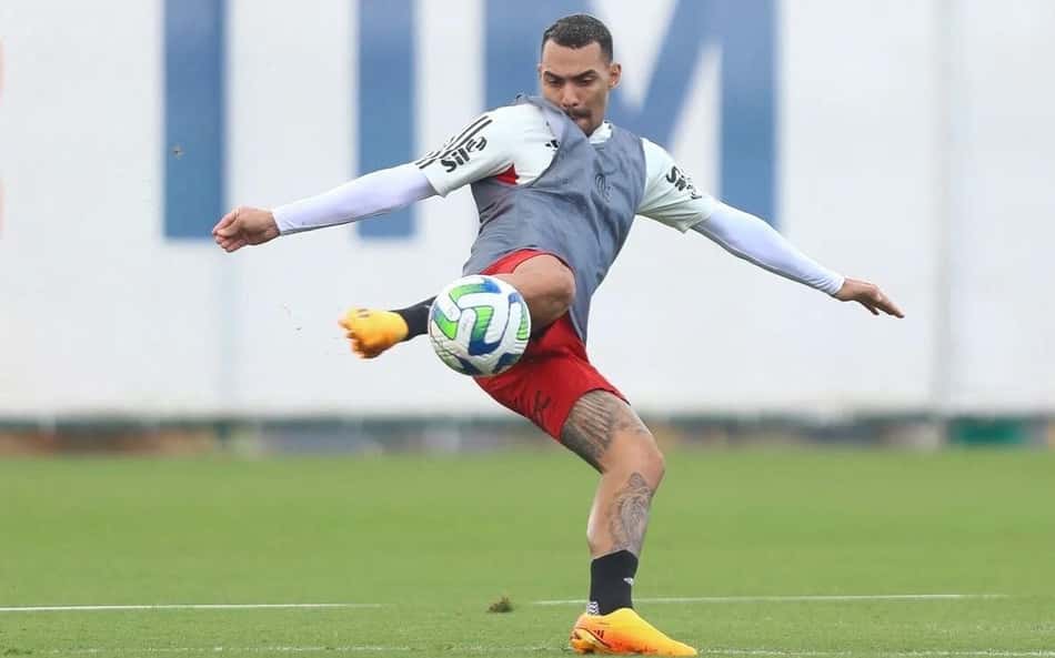 Corinthians acerta valores com Flamengo e encaminha chegada de Matheuzinho