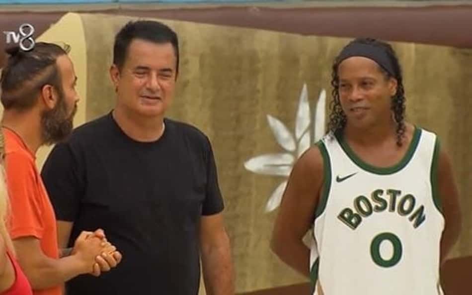 Ronaldinho Gaúcho participa de reality show turco e marca golaço de bicicleta; veja