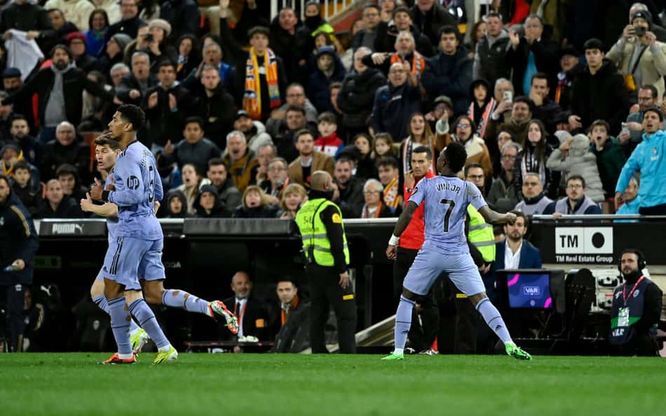 Criança é flagrada chamando Vini Jr de 'macaco' em Real Madrid x Valencia, por La Liga