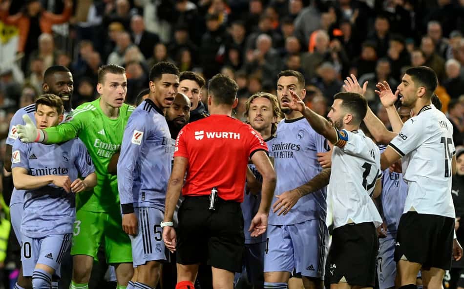 Real Madrid se revolta com atuação de árbitro: 'Decisão sem precedentes que impediu a vitória'